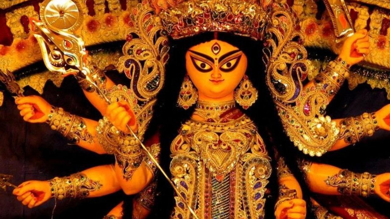 দেবীর কৃপা পেতে নবরাত্রিতে দিন অনুযায়ী বাছুন পোশাকের রং