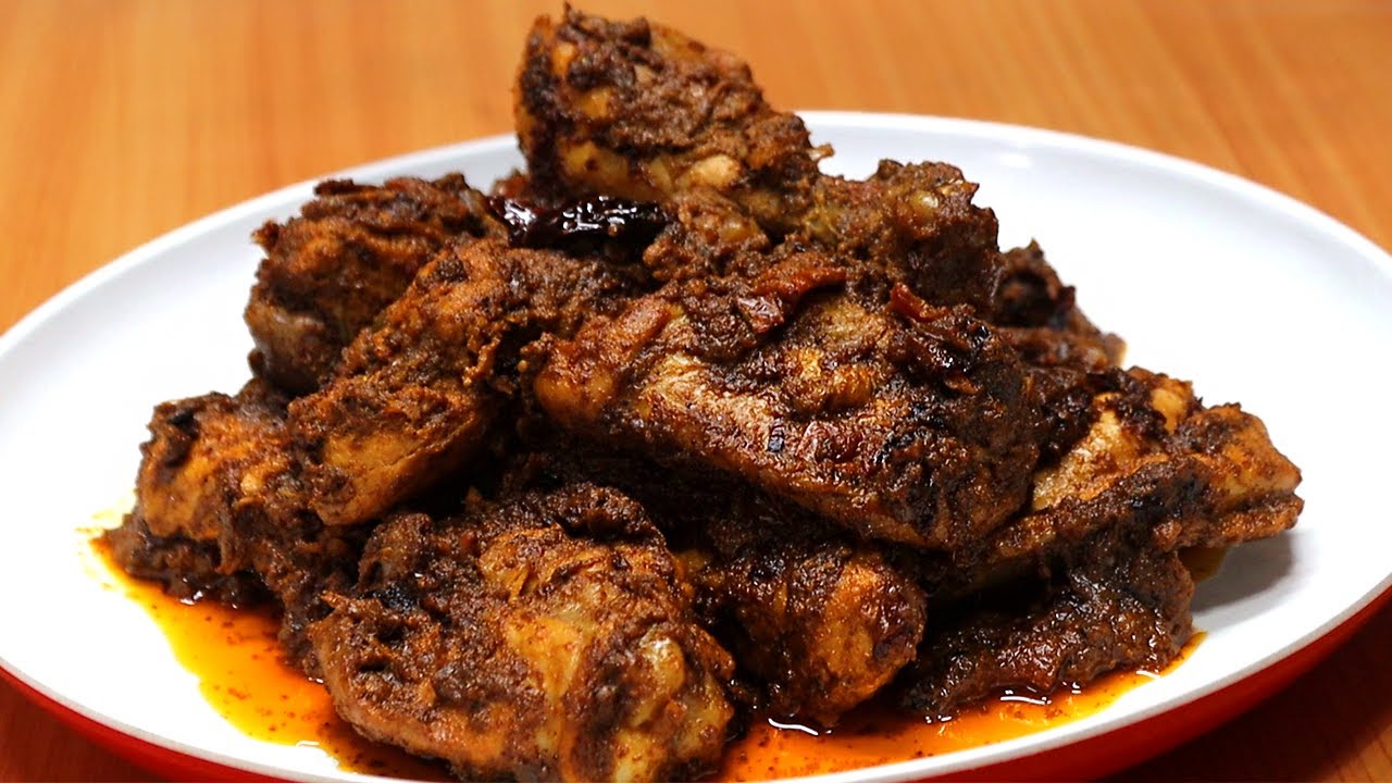 সপ্তমীতে তৈরি করুন জিভে জল আনা 'চিকেন কালাভুনা', সয়া সস্ ছাড়া কীভাবে আনবেন কালো রং? 