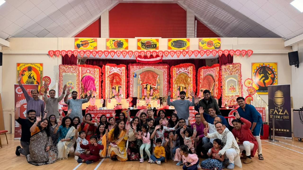 হইহই করে দুর্গাপুজো কাটাল নটিংহ্যাম বেঙ্গলি অ্যাসোসিয়েশন