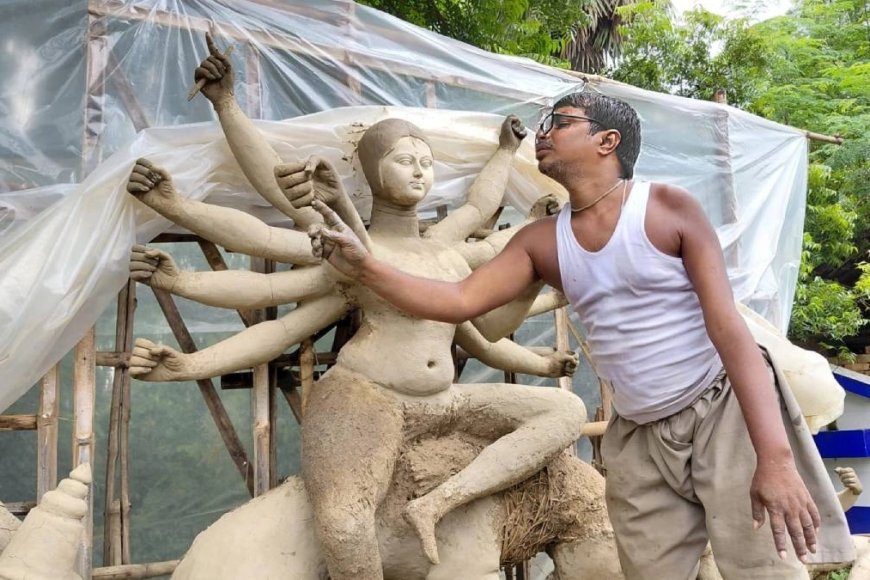 এক হাতেই গড়েন দশ হাতের নিখুঁত দুর্গাপ্রতিমা, সংগ্রামের অপর নাম ধনঞ্জয়