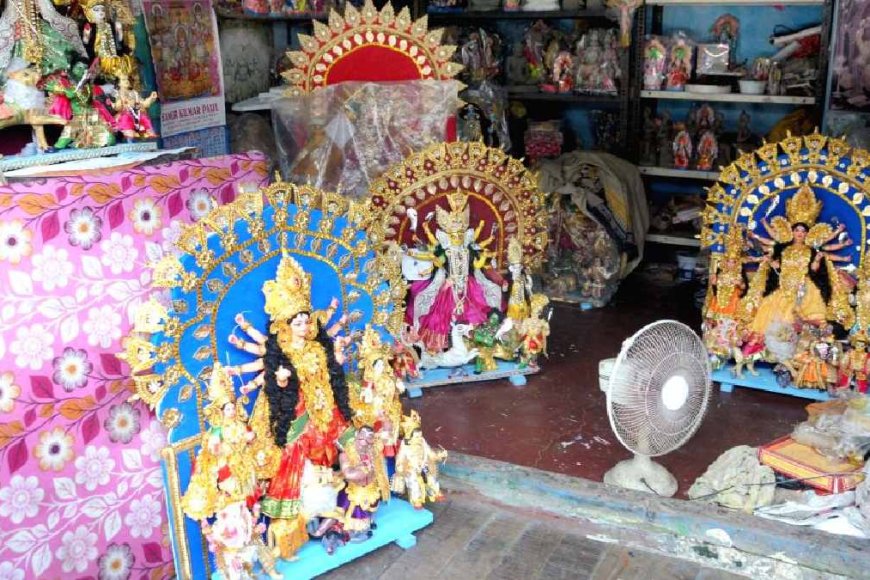 বাড়িতে ছোট্ট দুর্গা প্রতিমা কিংবা ম্যুরাল সাজিয়ে রেখেছেন? আদৌ কি গৃহস্থের এ কাজ করা উচিত? কী বলছে বাস্তুশাস্ত্র?