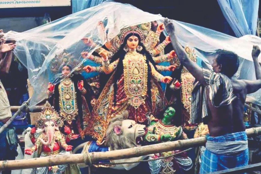 কেন কলকাতা ও দক্ষিণবঙ্গে এত বৃষ্টি? কীসের ইঙ্গিত? ভাসবে কি পুজো?
