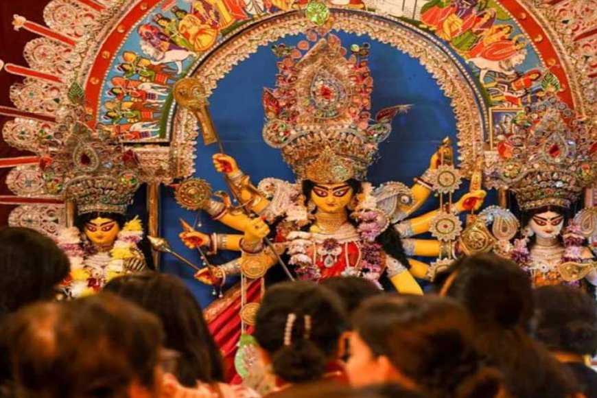 শিউলির গন্ধ আর পলাশের ছোঁয়ায় এডিনবরার দুর্গাপুজো যেন একফালি কলকাতা