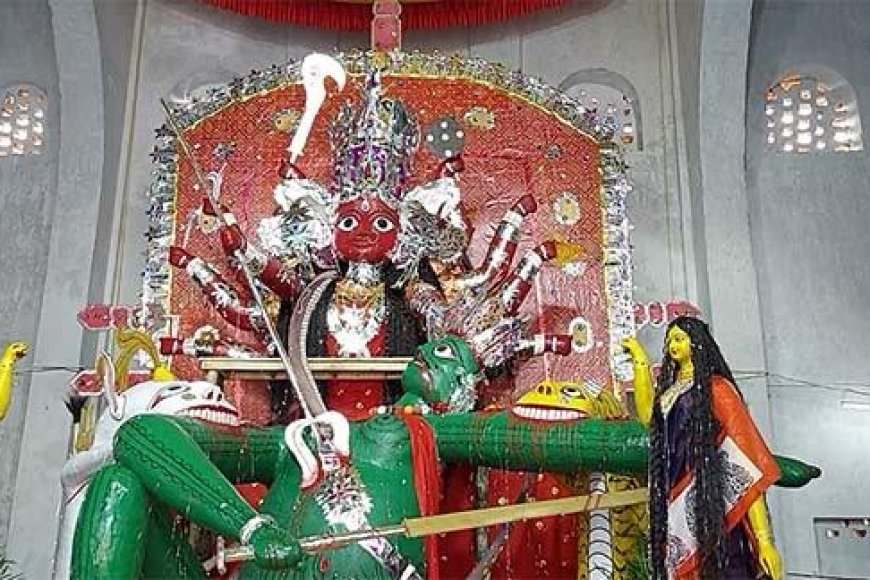 বলি দেওয়া হয় পায়রা ও মোষ, এমনকি মানুষরূপী পুতুলকে, গুপ্তপুজোয় আঙুল চিরে দেবীর চরণে রাখা হয় কয়েক ফোঁটা মানুষের রক্ত