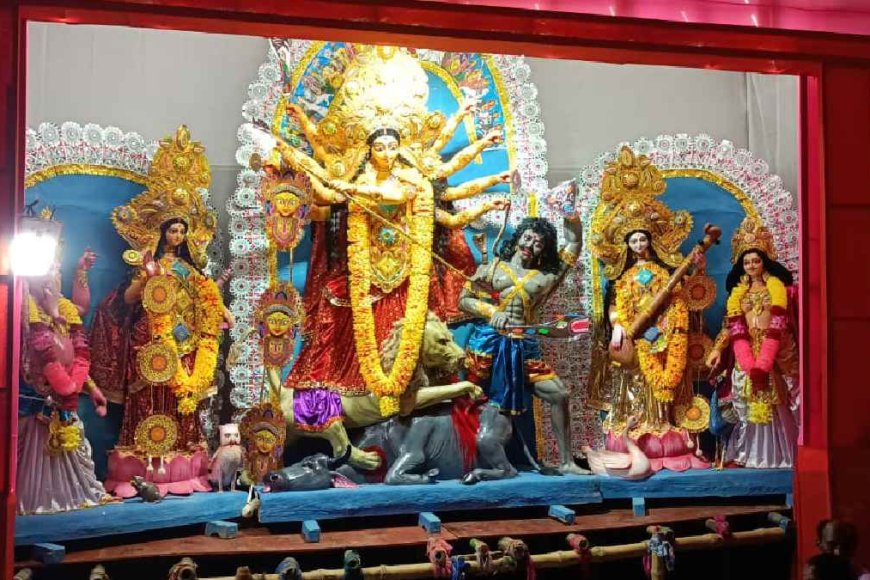 কখনও যৌনকর্মী, আবার কখনও বৃহন্নলা, মানুষ পুজো করেই দেবীর পুজো শুরু হয় এই গ্রামে
