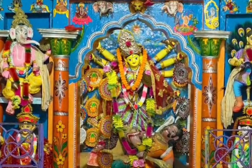 পাহাড়ে ঘনঘন কামানের আওয়াজের শুনলেই বোঝা যায় দুর্গাপুজোর সূচনা হল রাজবাড়িতে