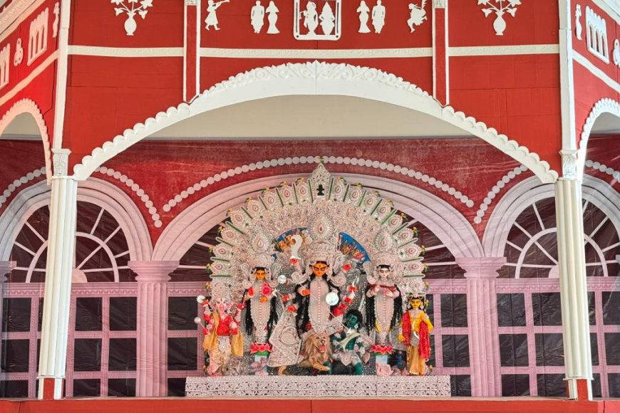 বিদেশের মাটিতেই তৈরি হয় দুর্গাপ্রতিমা, রান্না হয় ভোগ! পুজোর চারটে দিন জার্মানির এরলাঙ্গেন জুড়ে উৎসবের আমেজ