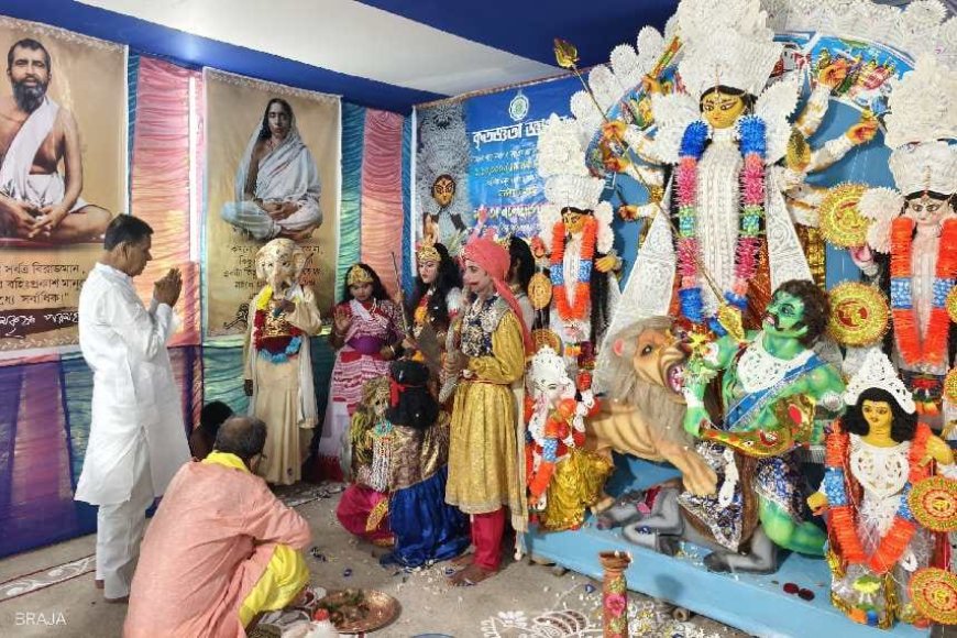 কেউ দুর্গা আবার কেউ অসুর, 'জ্যান্ত' প্রতিমার পুজো করলেন মন্ত্রী 'স্বপন দাদু', ফাঁক পেয়ে পালিয়ে গেল আসল হাঁস
