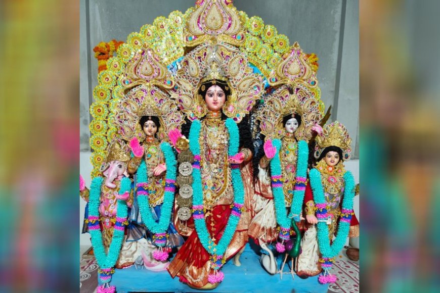 রণংদেহি নয়, বিধায়ক অভিজিৎ সিংহের বাড়িতে দ্বিভূজা দেবী দুর্গা পূজিতা হন অভয়া রূপে