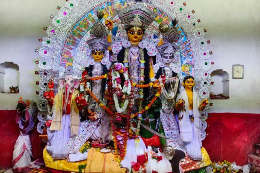 একটানা এবং একভাবে, ৫৫০ বছর ধরে সন্ধি পুজোয় কামান দাগা হয় গোপীবাবুর বাড়িতে 