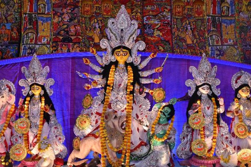 চিত্রগানা শিল্প থেকে হারানো শৈশব—শিল্প আর ঐতিহ্যের মেলবন্ধনে বেঙ্গালুরুর কোন,কোন পুজো হল ‘শারদ গৌরব’-এর সেরা পাঁচ?