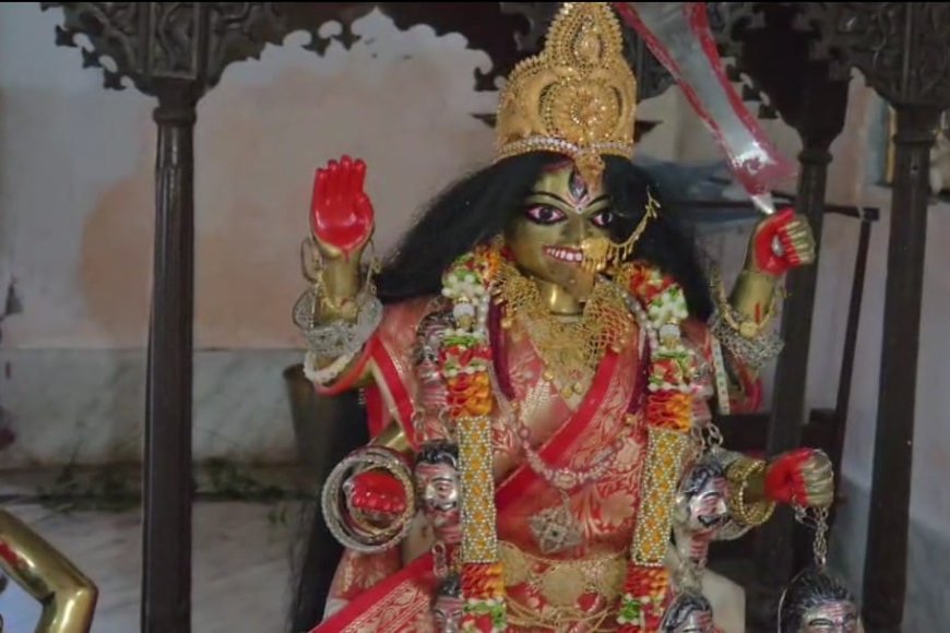 রাজবাড়ির মন্দিরে মাঝ রাতে হঠাৎ নুপুরের শব্দ, দেরী না করে তখনই হল পুজোর আয়োজন