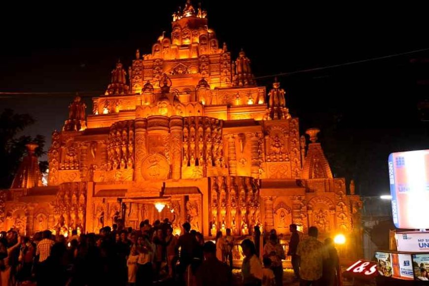 রাত বাড়ার সঙ্গে পাল্লা দিয়ে বাড়ছে ভিড়, বারাসাতের কালীপুজো দেখতে রাস্তায় হাজার হাজার মানুষ