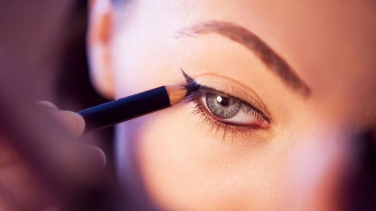 Pujo Eye Makeup