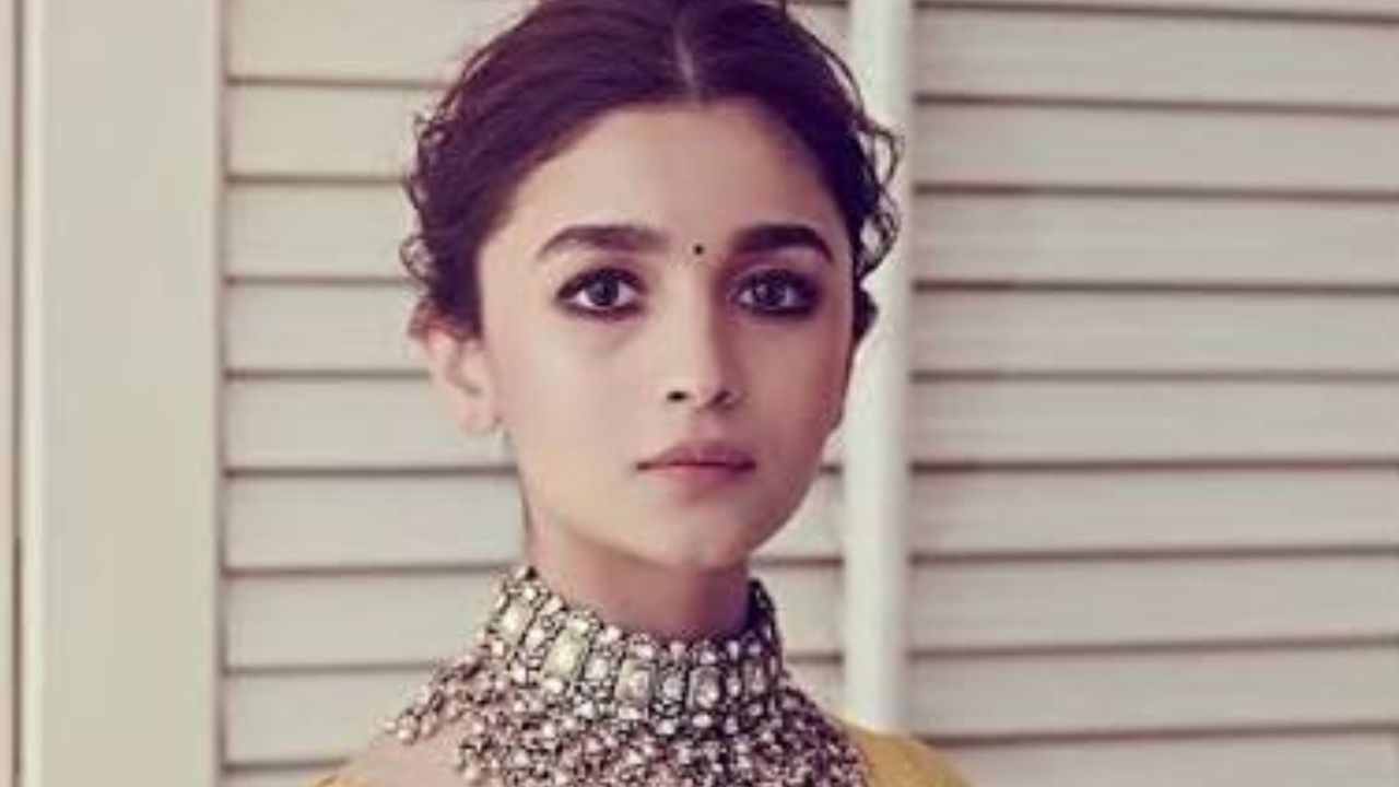 Pujo Eye Makeup