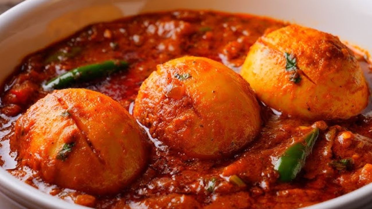পুজোয় বাড়িতেই বানিয়ে নিন ধাবা স্টাইল এগ কারি