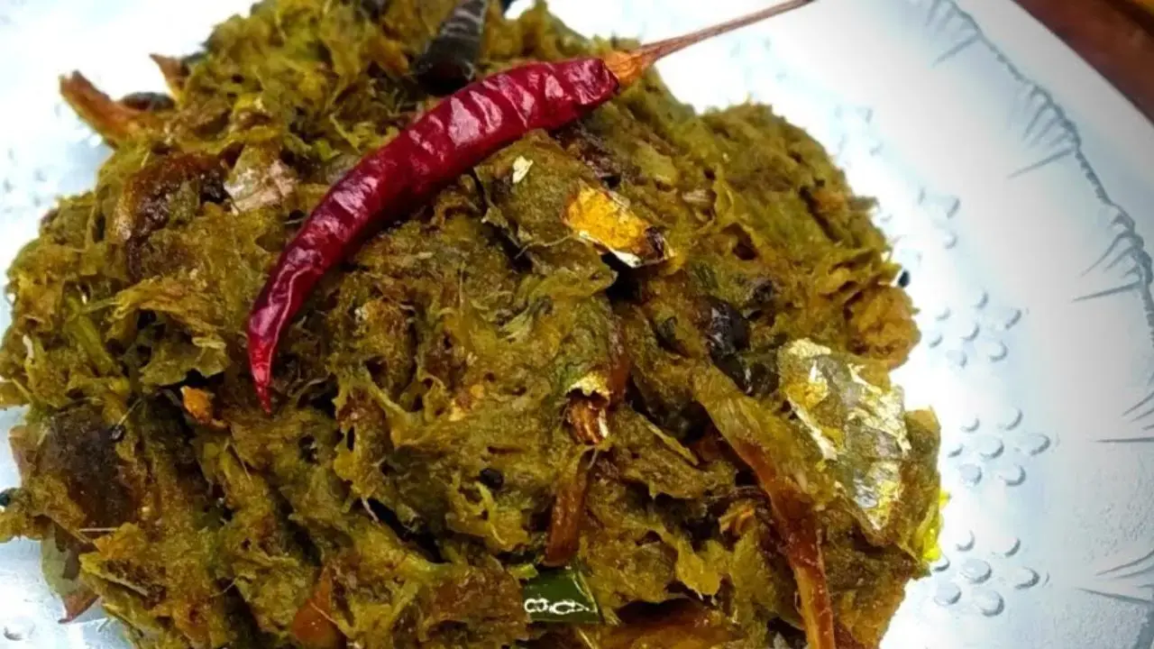 পুজোয় বাঙালিয়ানার স্বাদ পেতে খেতে পারেন ইলিশ মাছের মাথা দিয়ে কচুর শাক, রেসিপির সঙ্গে রইল কচুর শাক কাটার টিপস