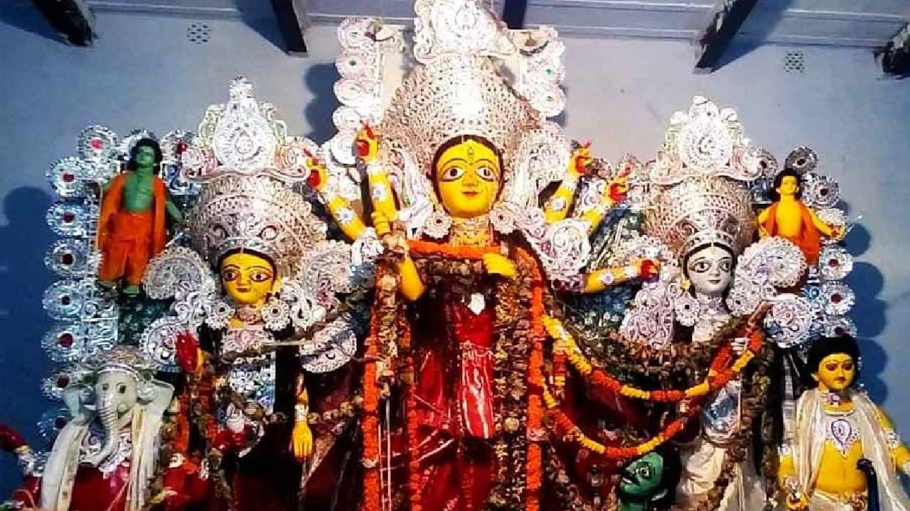 পেট কাটা প্রতিমার পায়ে পরানো লোহার শিকল, ৫০০ বছরের পেটকাটি দুর্গাপুজোকে ঘিরে আজও রহস্য গদাইপুরে