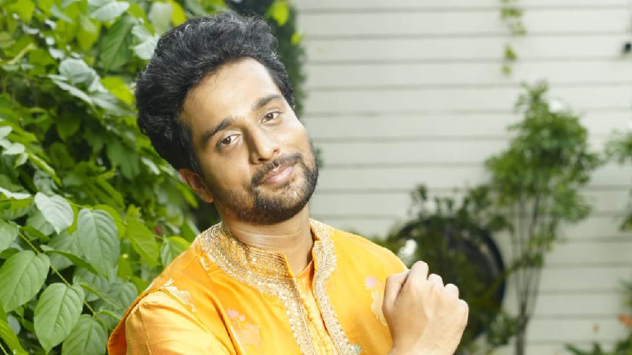 পুজোয় বাঙালিয়ানার ছোঁয়া চান? রইল সৌম্যর ফ্যাশন টিপস
