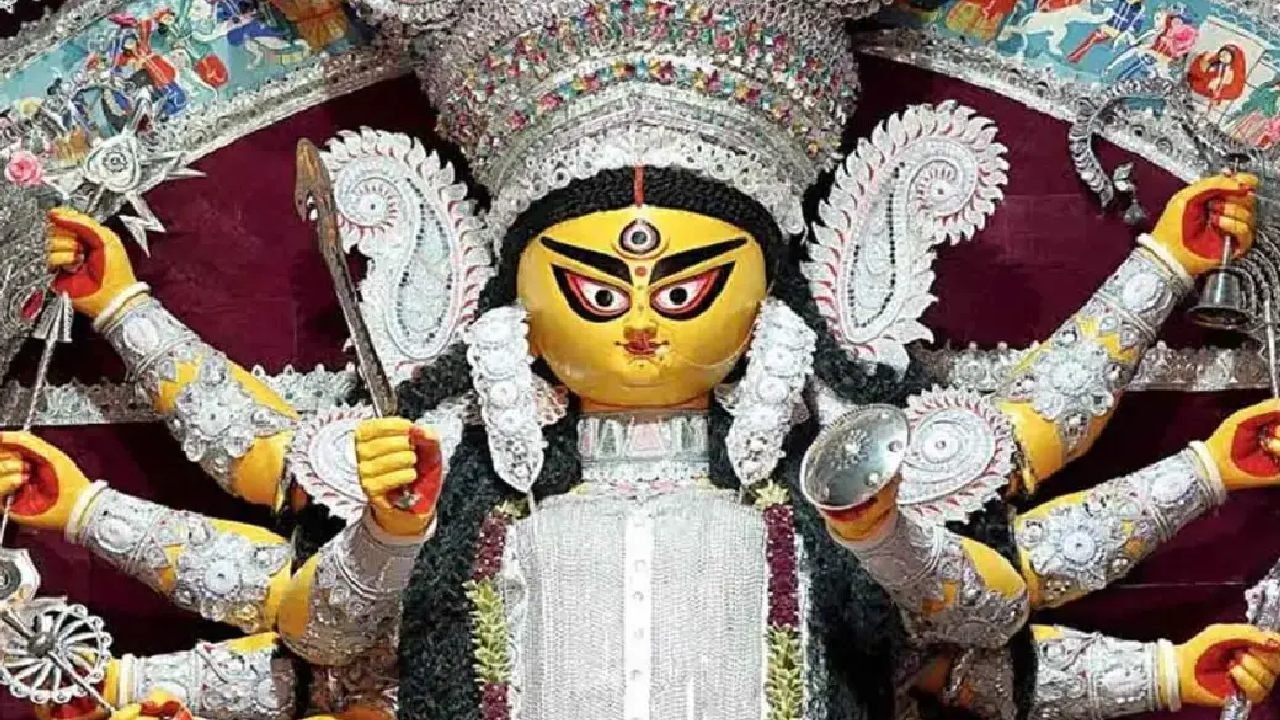 জটের জটিলতা কাটিয়ে ঐতিহ্যের পুজো, ১০৮-এর উদযাপন বাগবাজার সার্বজনীনে!