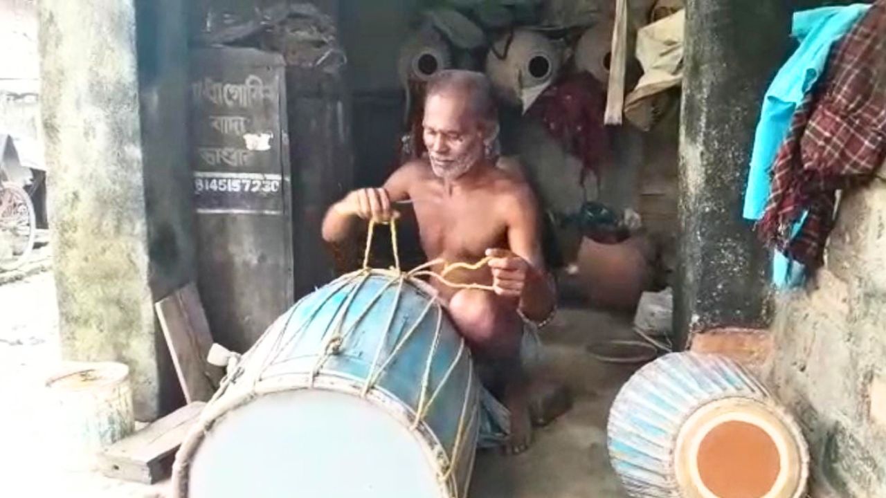 উমা আসছেন, ঘুম নেই ঢাকিপাড়ায়! 