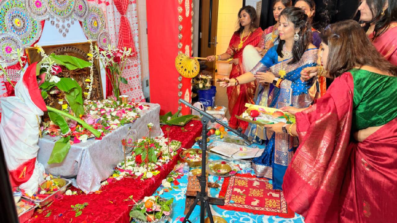আমেরিকার দক্ষিণ ক্যারোলিনার পুজোয় কুমোরটুলি থেকে যাবেনমা দুর্গা