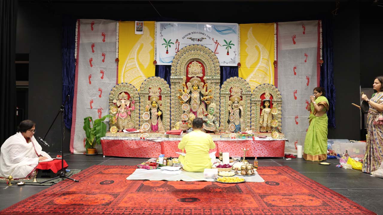 প্রবাসের মাটিতে এক টুকরো বাংলা, হাইডেলবার্গে ‘দোসর’-এর দুর্গোৎসব ঘিরে বাঙালির মিলনমেলা