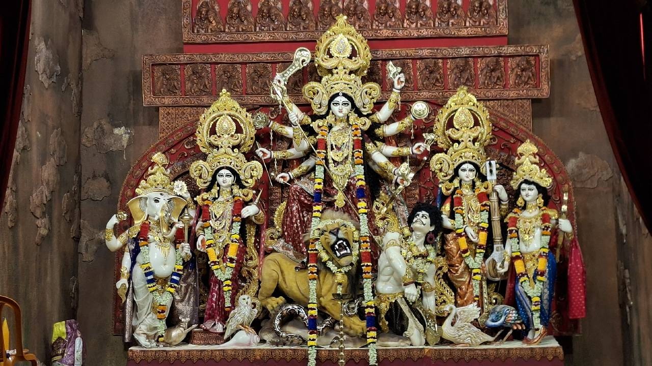 প্রথম পুজোতেই বন্দেমাতরম, আনন্দমঠের আদলে মণ্ডপ ফুলবাগান সর্বজনীনের