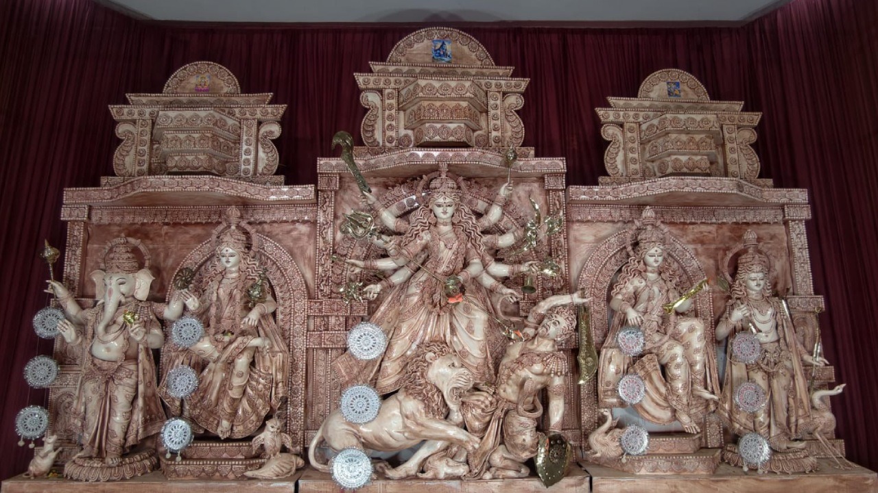 ৯৩ বছরে মতিঝিল সর্বজনীন দুর্গোৎসব, মাতৃপুজোর উদ্বোধনে আদ্যাপীঠের মুরালভাই মহারাজ