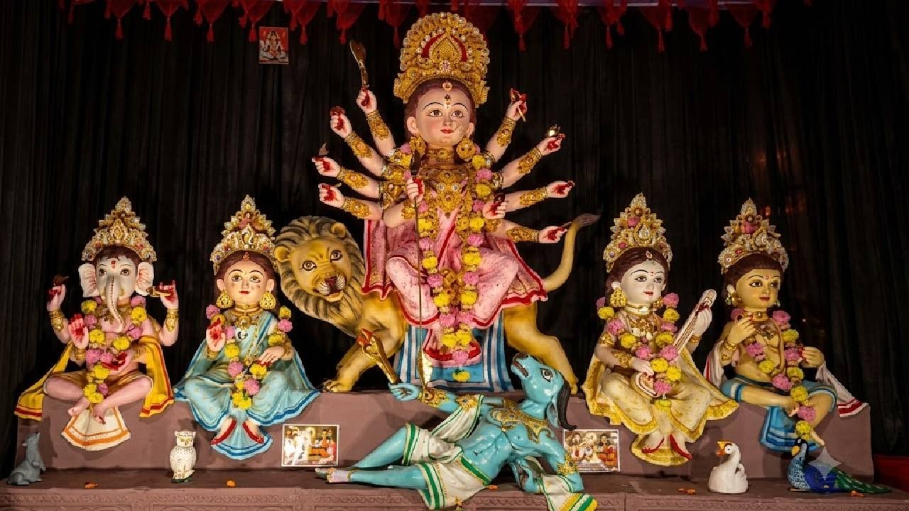 শিশু রূপে দেবী দুর্গা, জলপাইগুড়ি আদি নিউটাউনের পুজো মণ্ডপে এলেই মিলছে বিশেষ পুরস্কার
