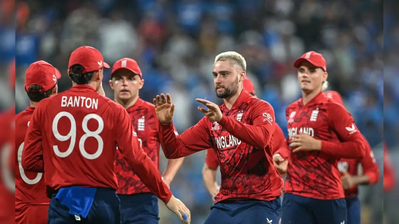 বল ট্যাম্পারিং বৈধ করার পক্ষে ইংল্যান্ডের প্রাক্তন তারকা, তবে দিলেন এই শর্ত