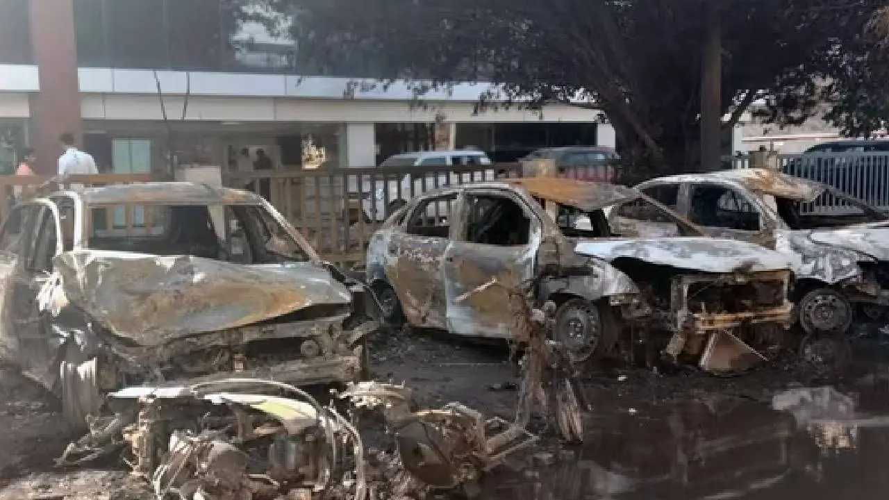 নয়ডায় শ্রমিক বিক্ষোভ কাণ্ডে পাক-যোগসাজশ! চাপের মুখে বেতন বাড়াল সরকার, একনজরে আন্দোলনের ১০ টি প্রধান দিক